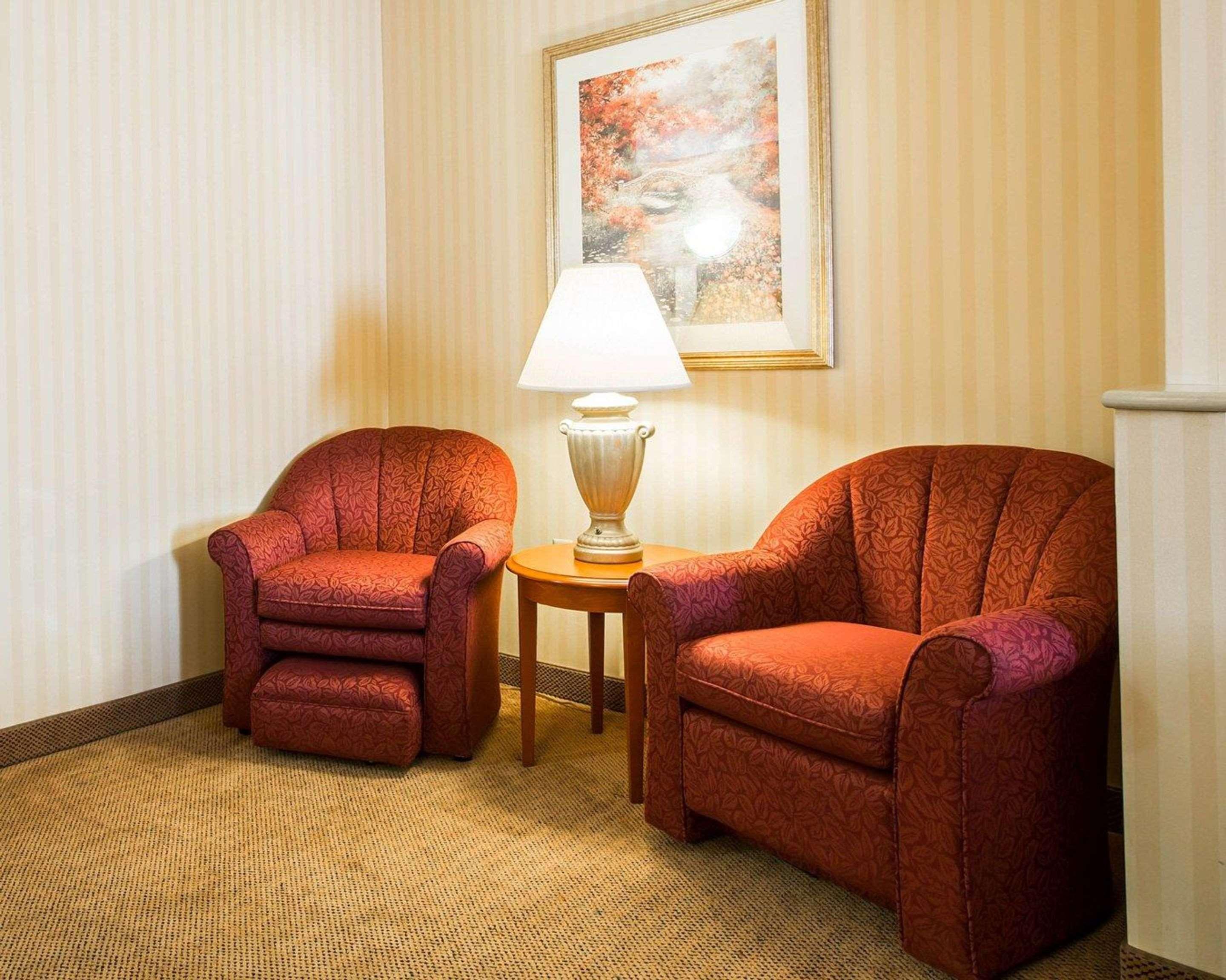 Express & - Elmsford North By Ihg 3*