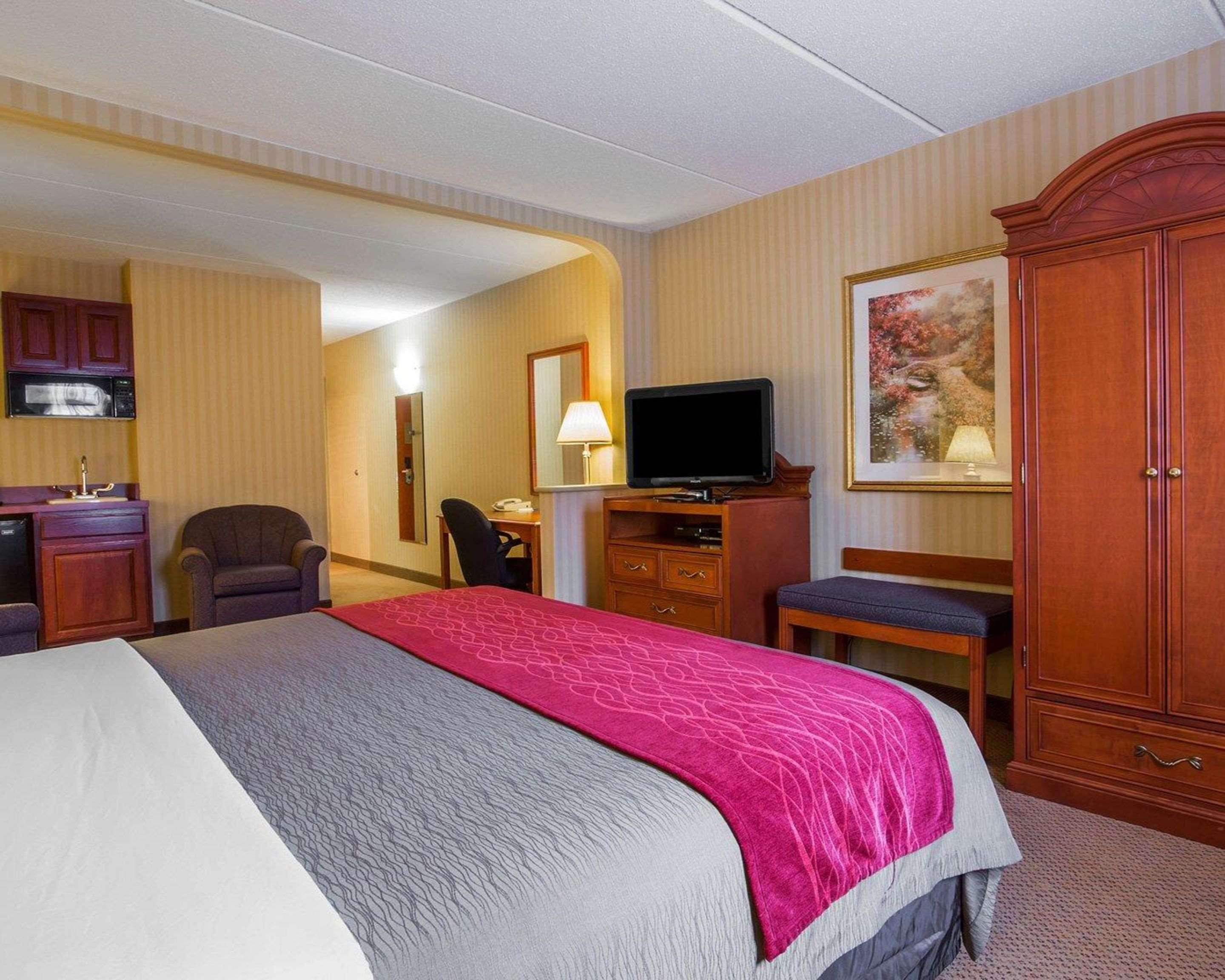 Express & - Elmsford North By Ihg Hotel 3*