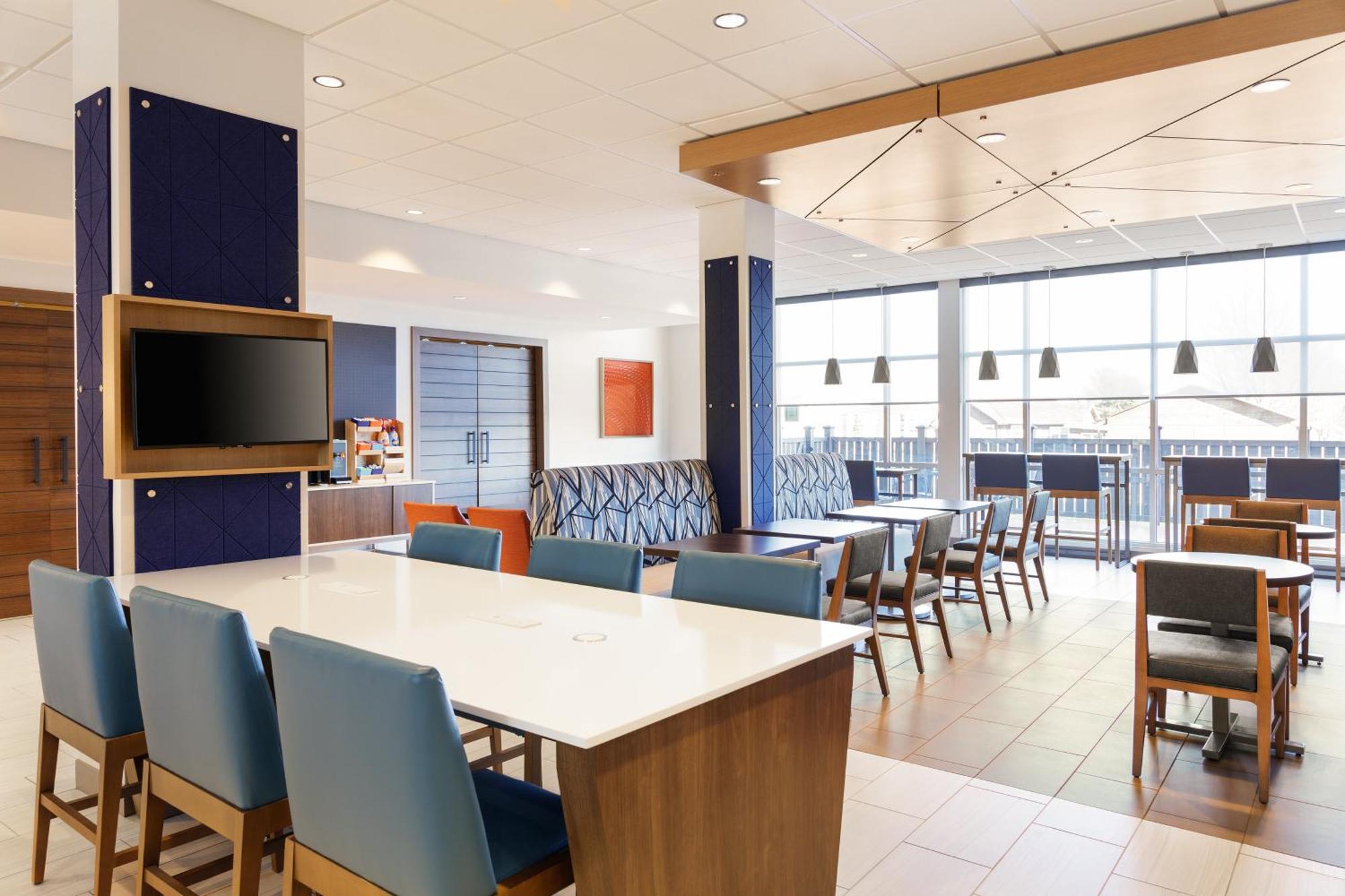 Express & - Elmsford North By Ihg 3*